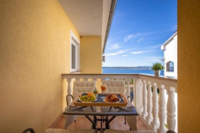 Appartement mit Terrasse und Meerblick